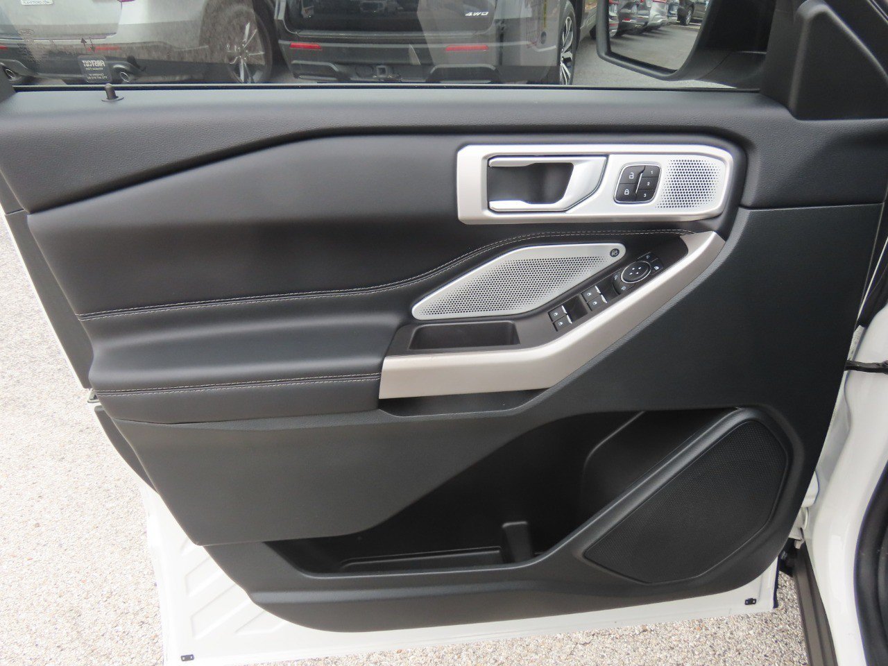 Certified 2024 Ford Explorer Limited w/ Limited Technology Package RWD image 26