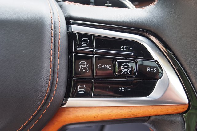 Used 2023 Jeep Grand Cherokee Summit AWD/4WD image 27