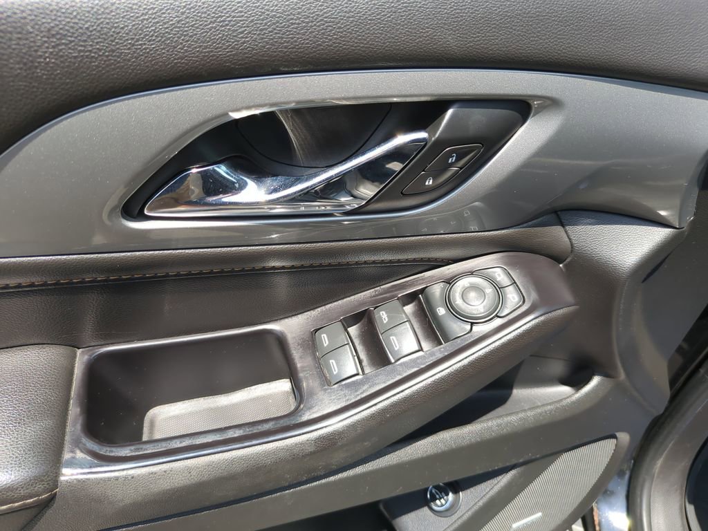 Used 2020 Chevrolet Traverse RS AWD/4WD image 24