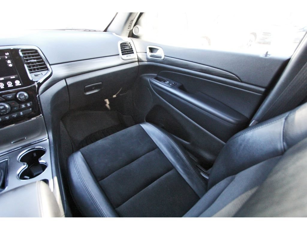 Used 2022 Jeep Grand Cherokee Laredo X RWD image 13