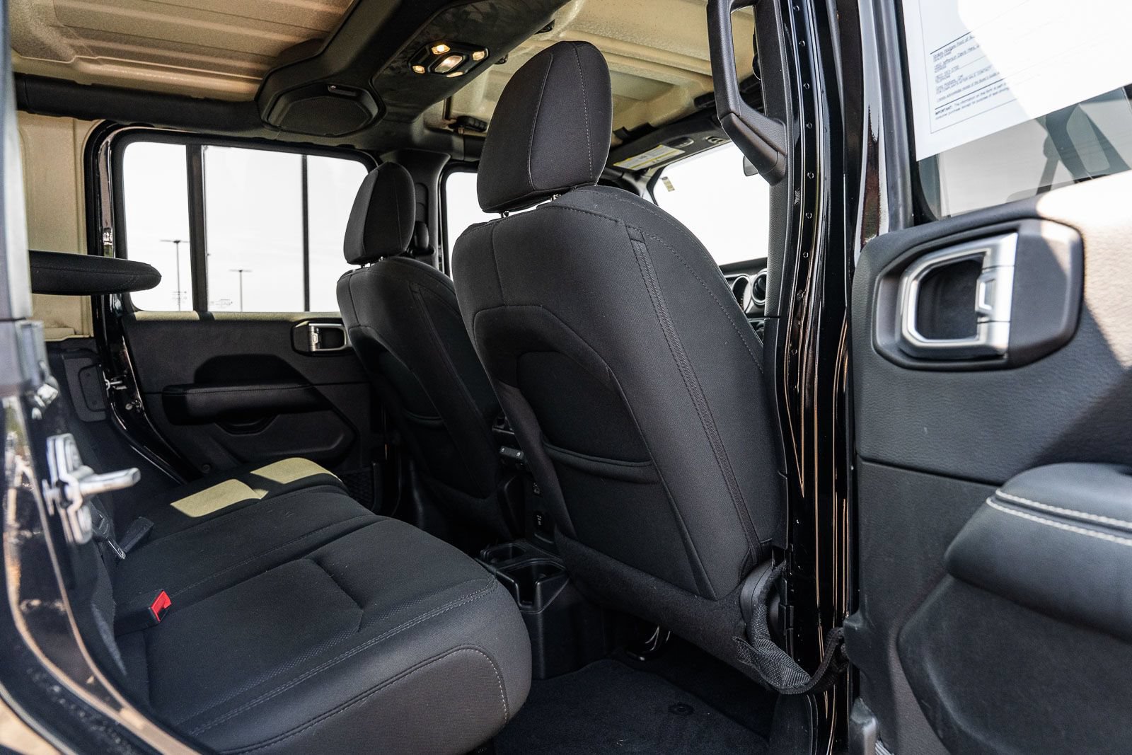 Used 2019 Jeep Wrangler Unlimited Sahara AWD/4WD image 13