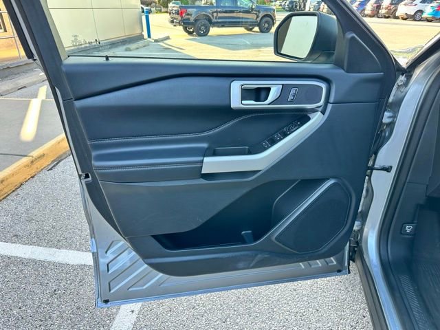 Certified 2021 Ford Explorer XLT w/ Equipment Group 202A AWD/4WD image 30