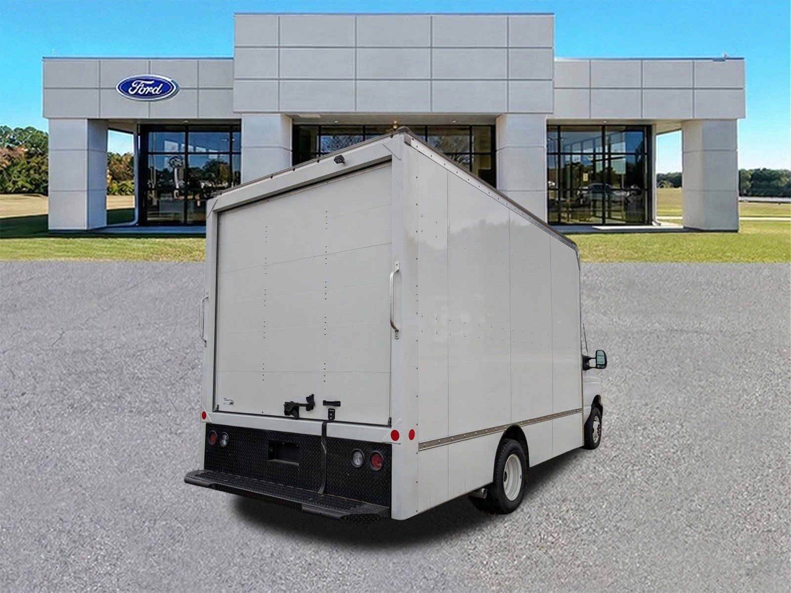 Certified 2024 Ford E-450 and Econoline 450 Super Duty w/ Driver's Safety Package image 4