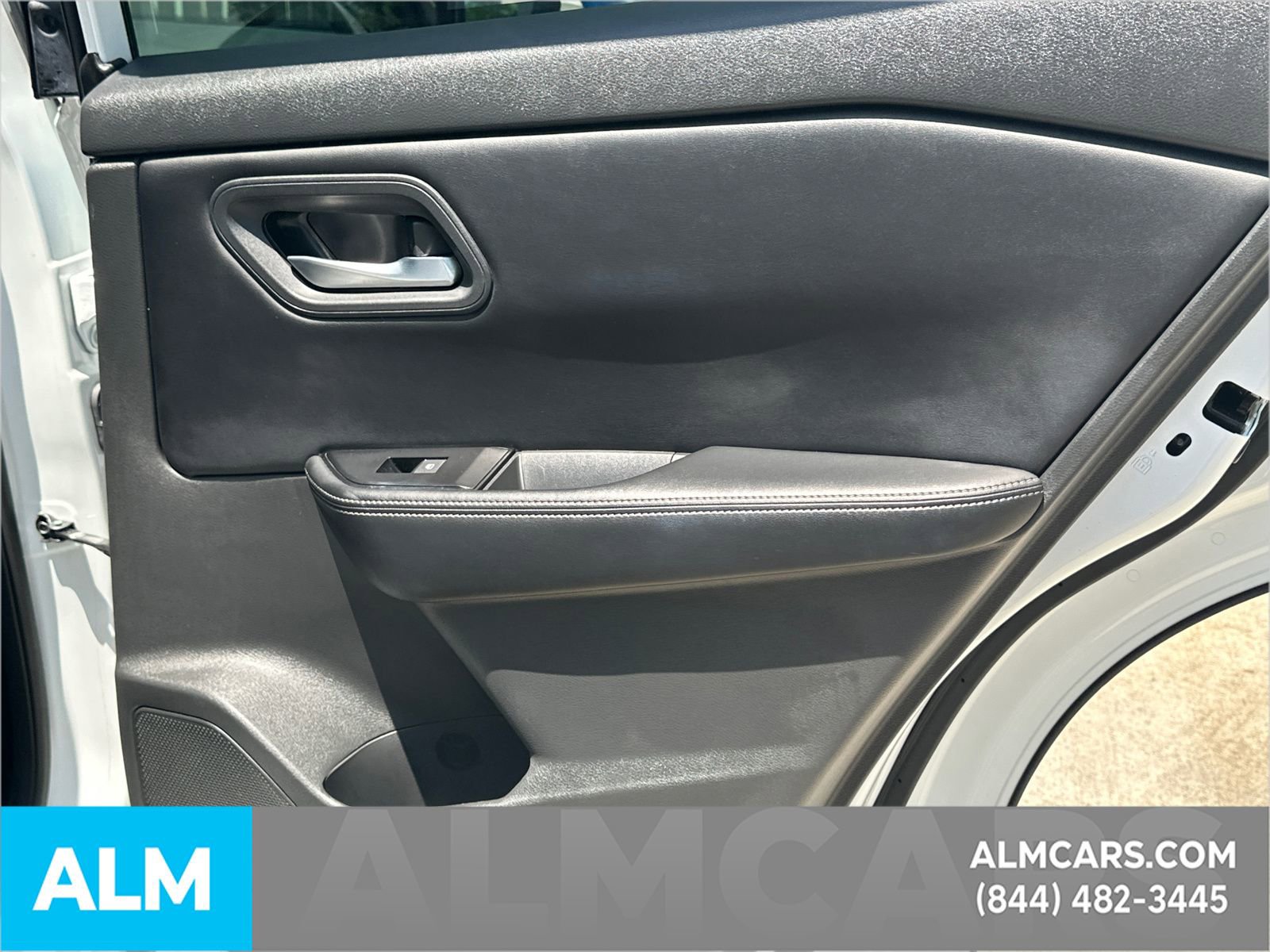 Used 2025 Nissan Rogue SV FWD image 18