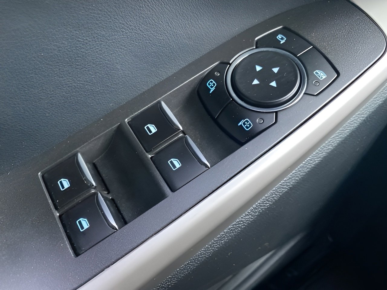 Certified 2023 Ford Explorer XLT w/ Equipment Group 202A image 21