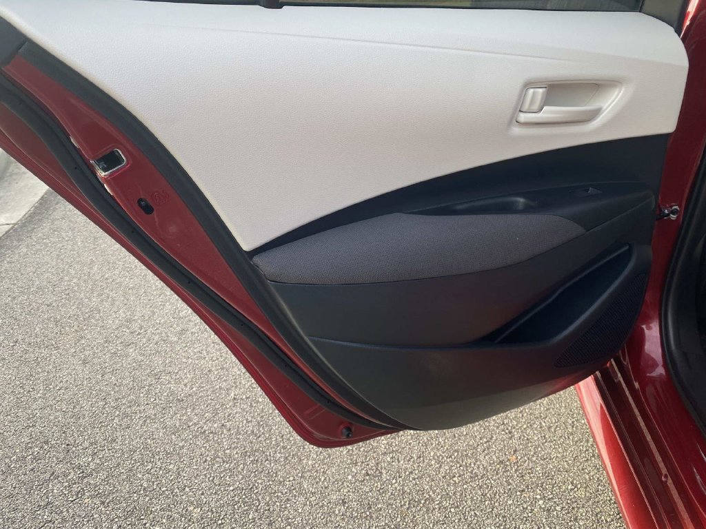 Used 2025 Toyota Corolla LE FWD image 13