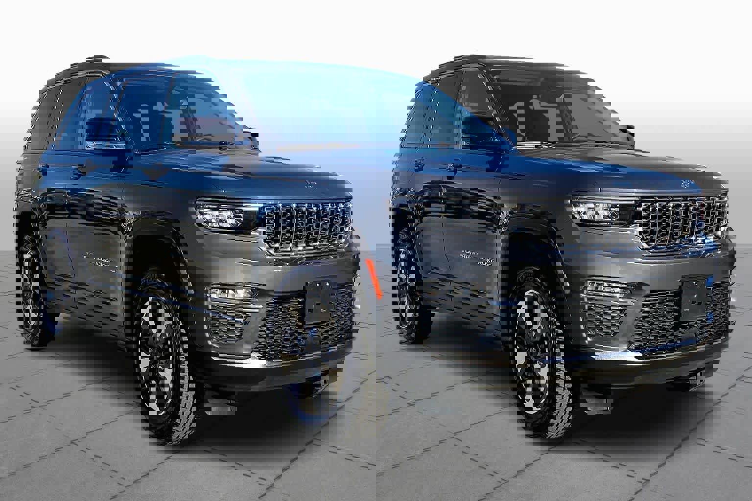 Used 2023 Jeep Grand Cherokee 4WD 4xe image 5