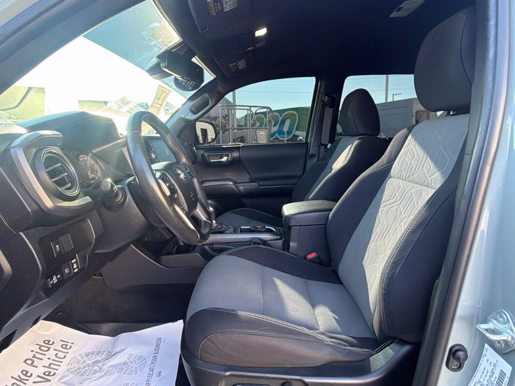 Used 2022 Toyota Tacoma TRD Sport w/ Technology Package RWD image 31