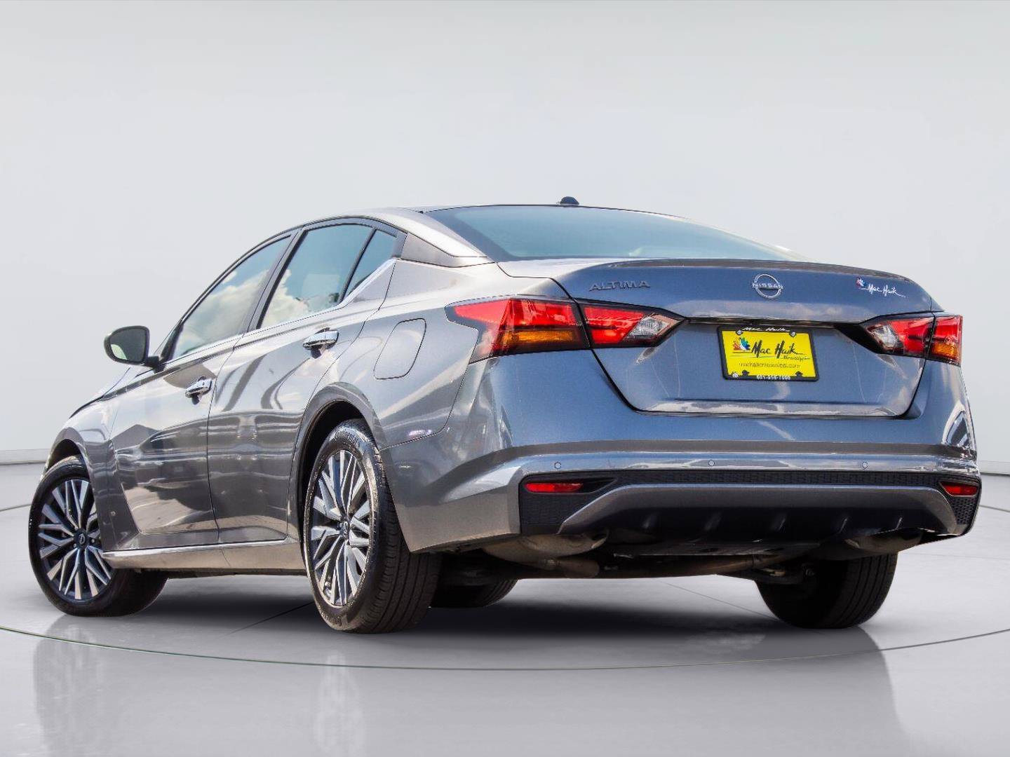 Used 2025 Nissan Altima 2.5 SV FWD image 3