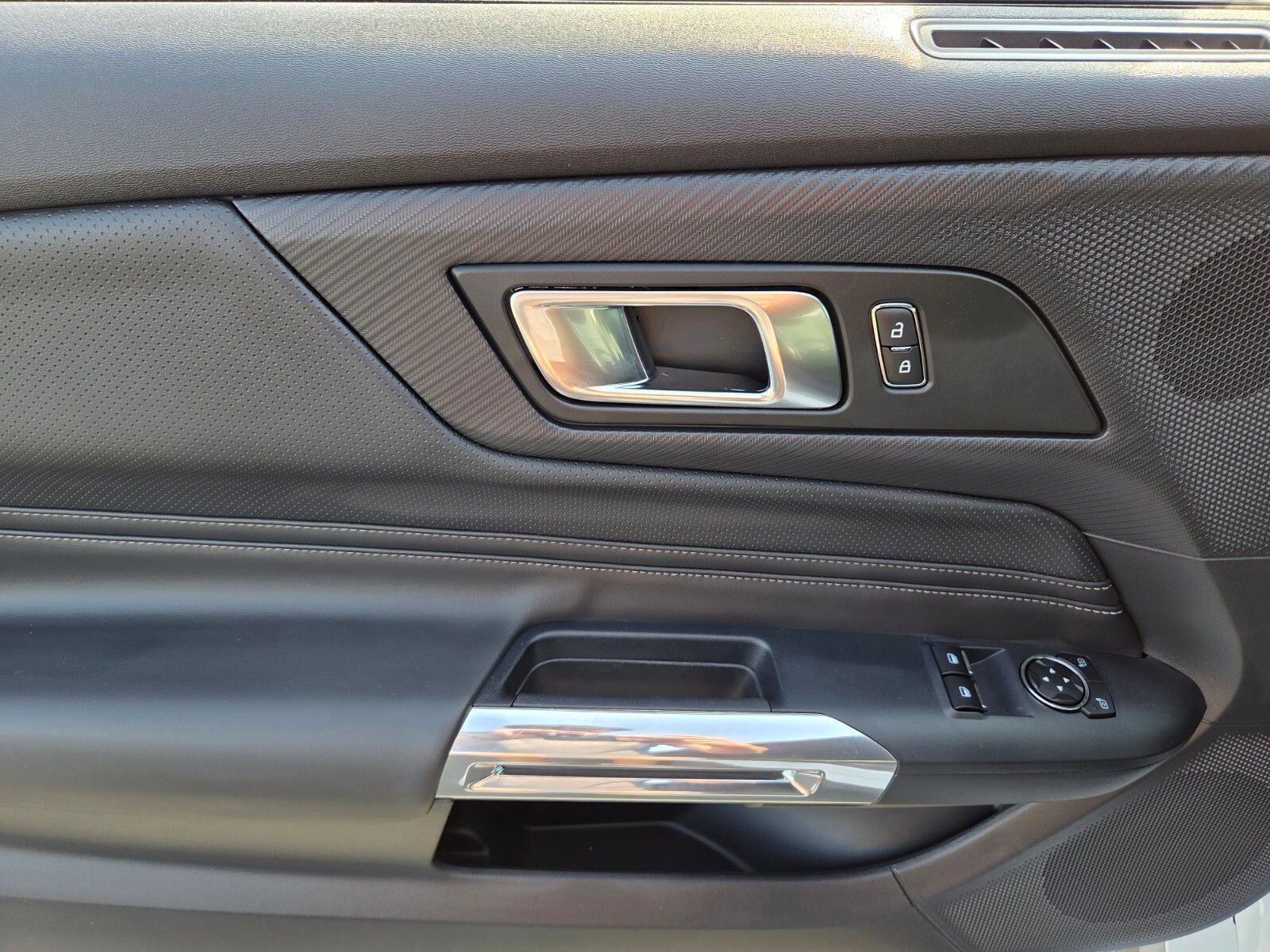 Certified 2025 Ford Mustang Premium w/ Wheel & Stripe Package image 17