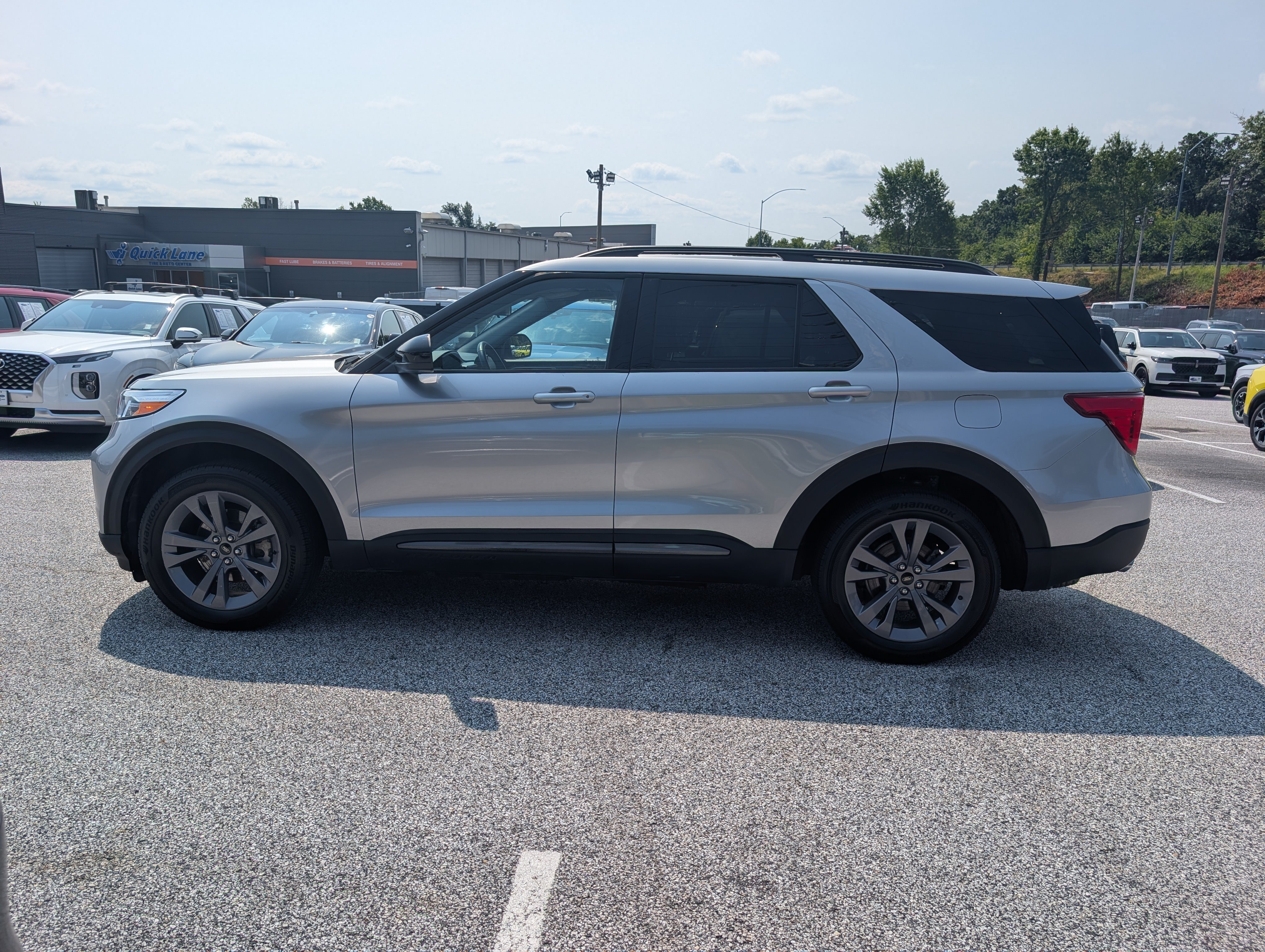 Certified 2022 Ford Explorer XLT w/ Equipment Group 202A AWD/4WD image 3