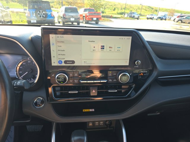 Used 2023 Toyota Highlander XSE FWD image 21
