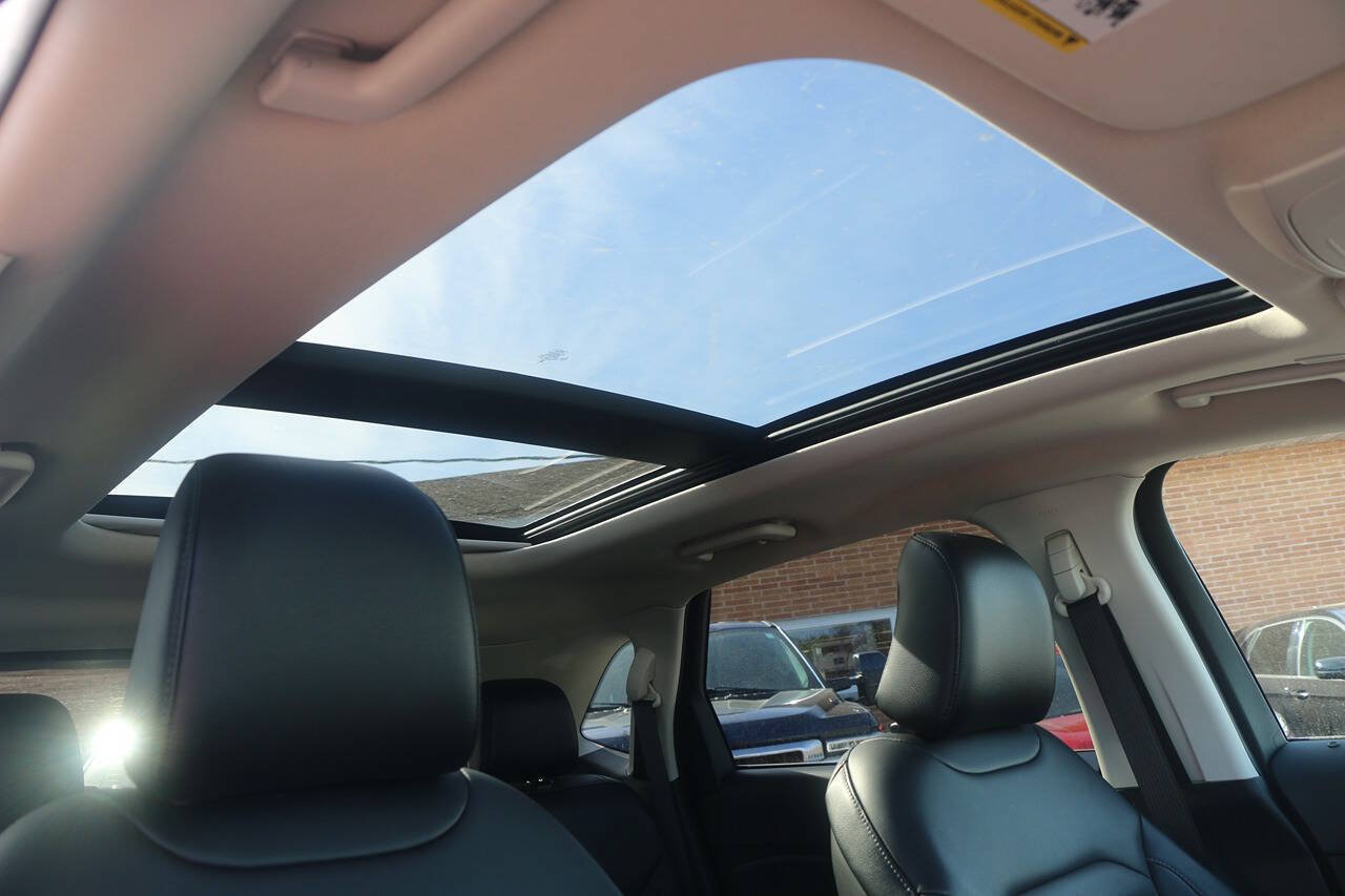 Certified 2024 Ford Edge SEL w/ Convenience Package AWD/4WD image 25