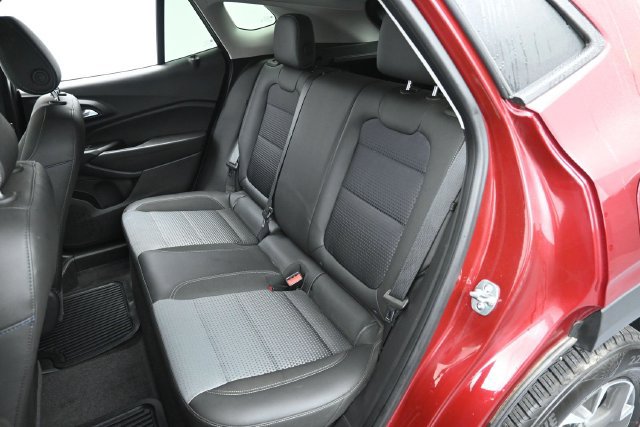 Used 2025 Chevrolet Trax LT w/ LT Convenience Package FWD image 28