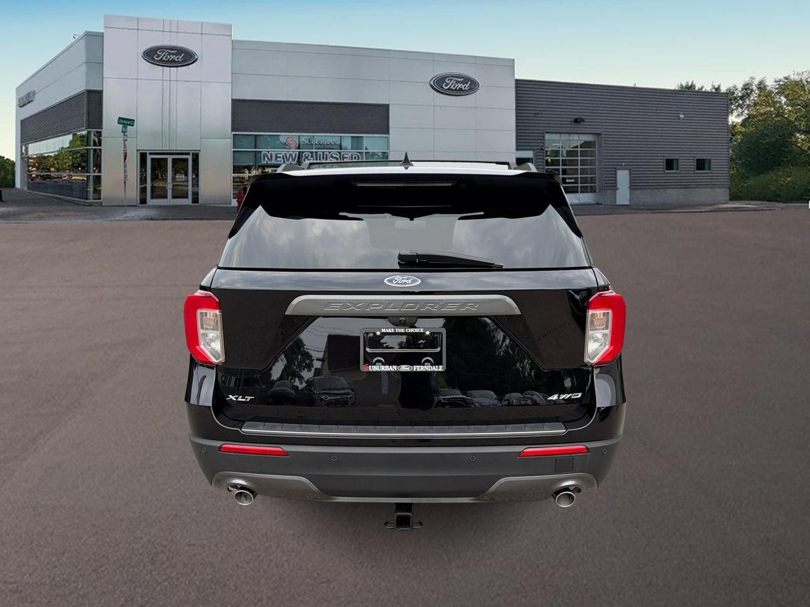 Certified 2024 Ford Explorer XLT w/ Equipment Group 202A AWD/4WD image 8