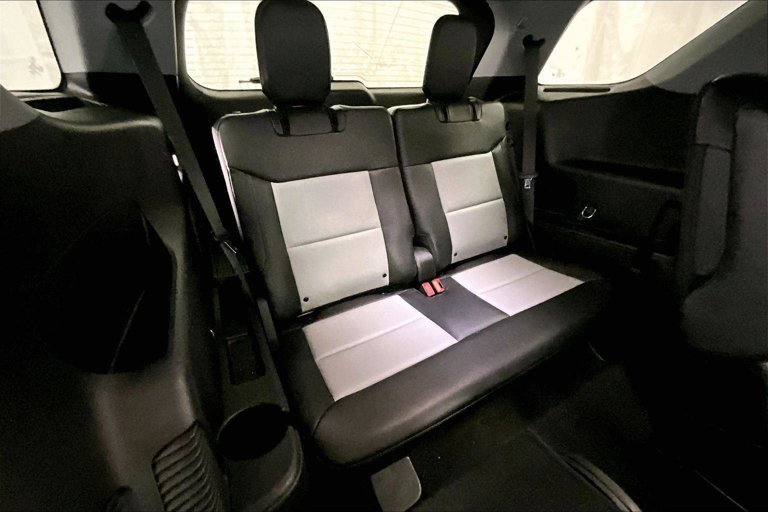 Certified 2022 Ford Explorer XLT w/ Equipment Group 202A image 27