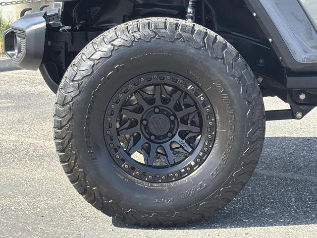 Used 2023 Jeep Gladiator Willys image 30