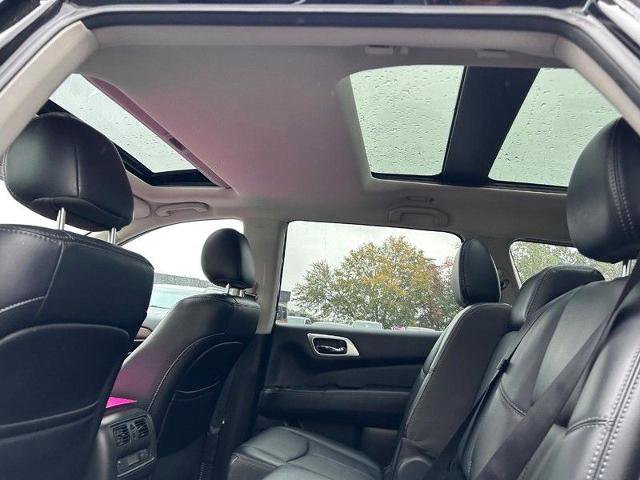 Used 2019 Nissan Pathfinder Platinum image 12