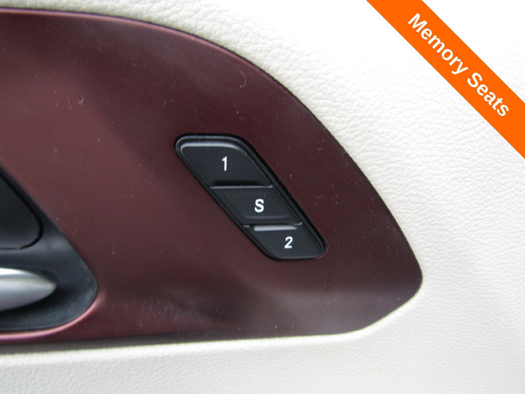 Used 2019 Chrysler Pacifica Limited w/ Tire & Wheel Group FWD image 6