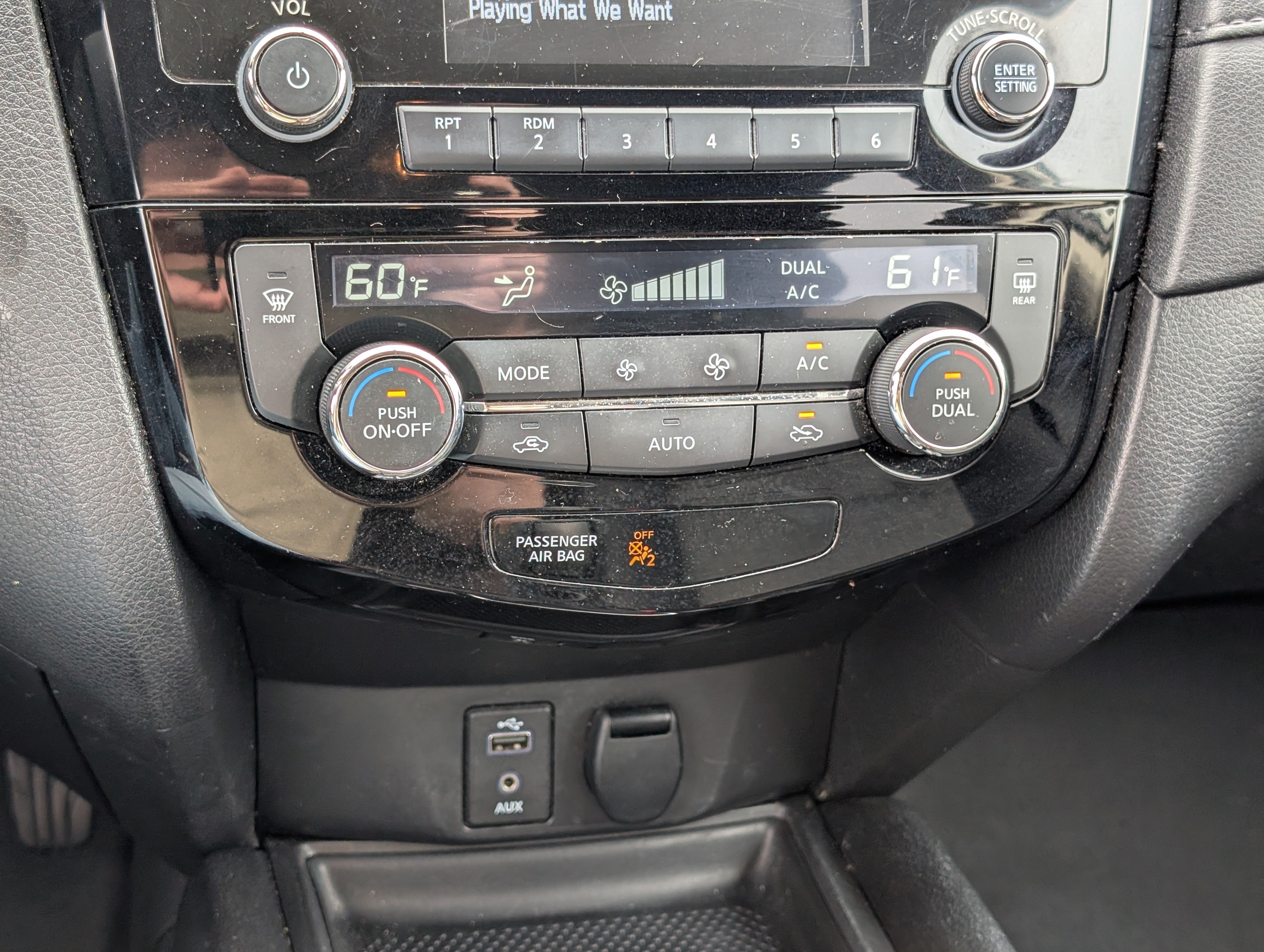 Used 2017 Nissan Rogue SV AWD/4WD image 28