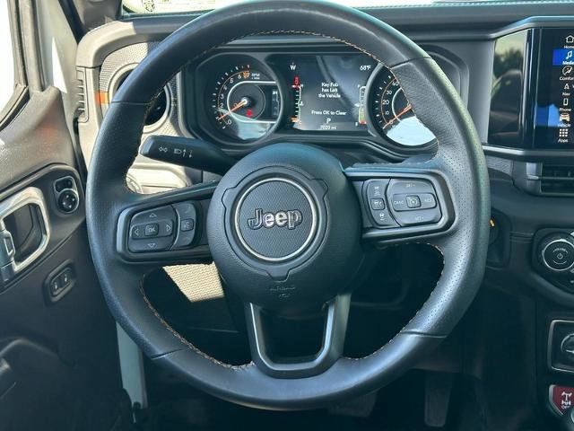Used 2024 Jeep Gladiator Mojave w/ Technology Group image 12