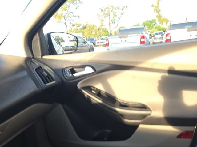 Certified 2018 Ford Focus SE FWD image 15