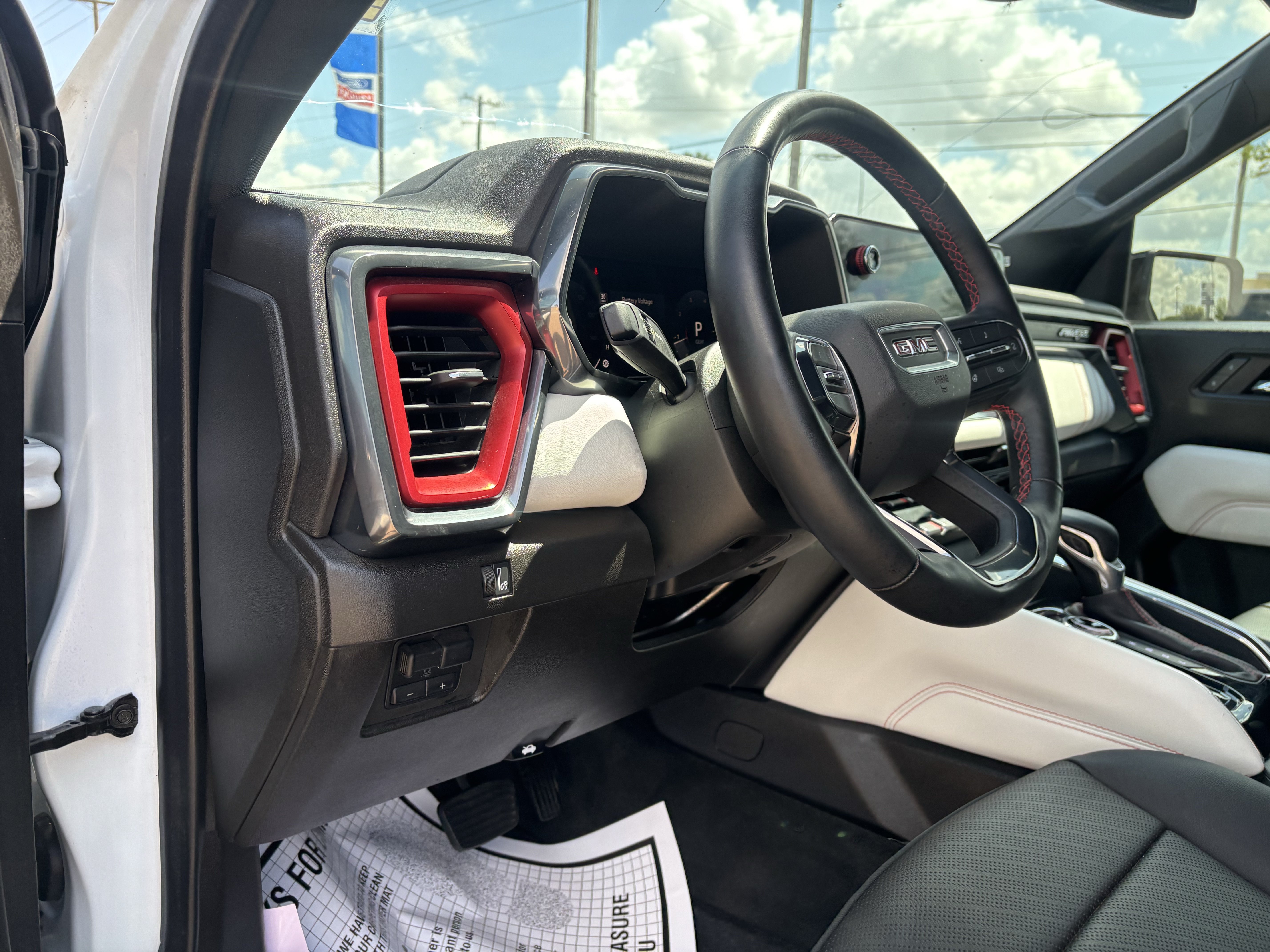 Used 2023 GMC Canyon AT4X AWD/4WD image 12