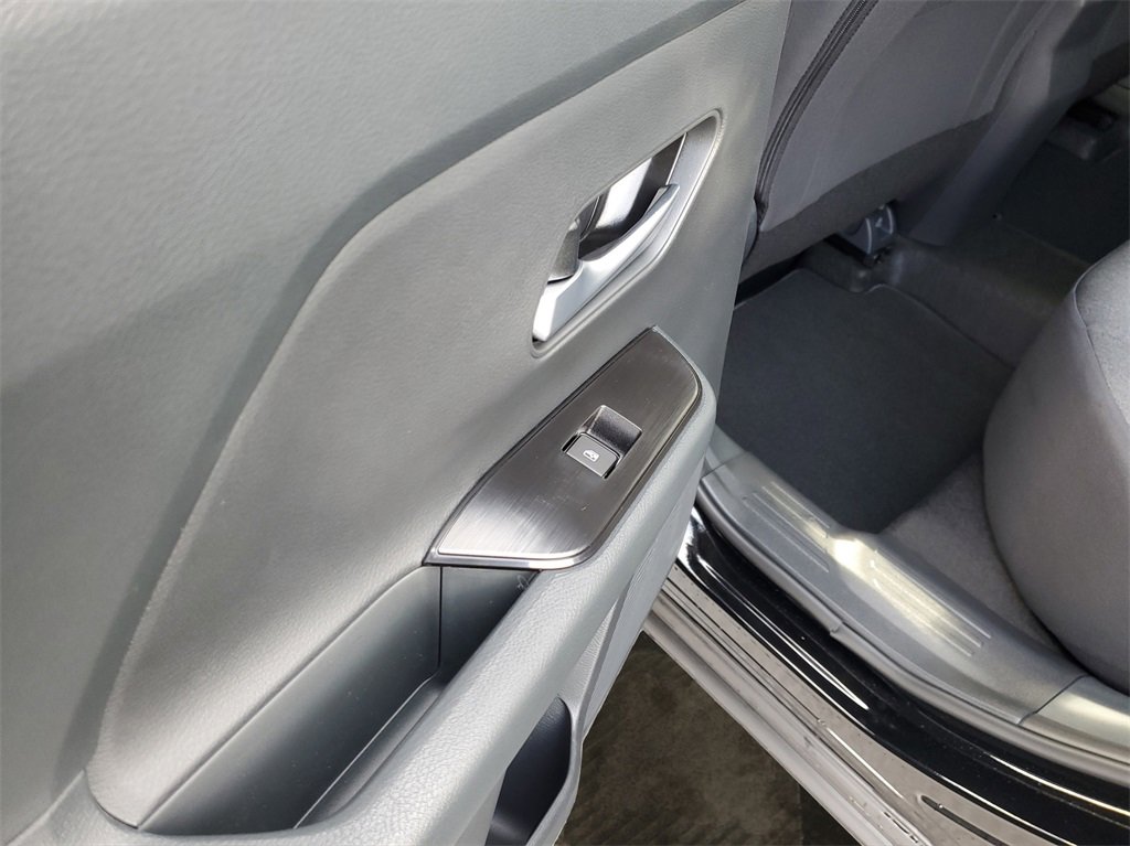 Used 2025 Nissan Kicks SV image 8