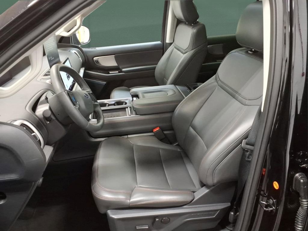 Certified 2025 Ford Expedition Active AWD/4WD image 24