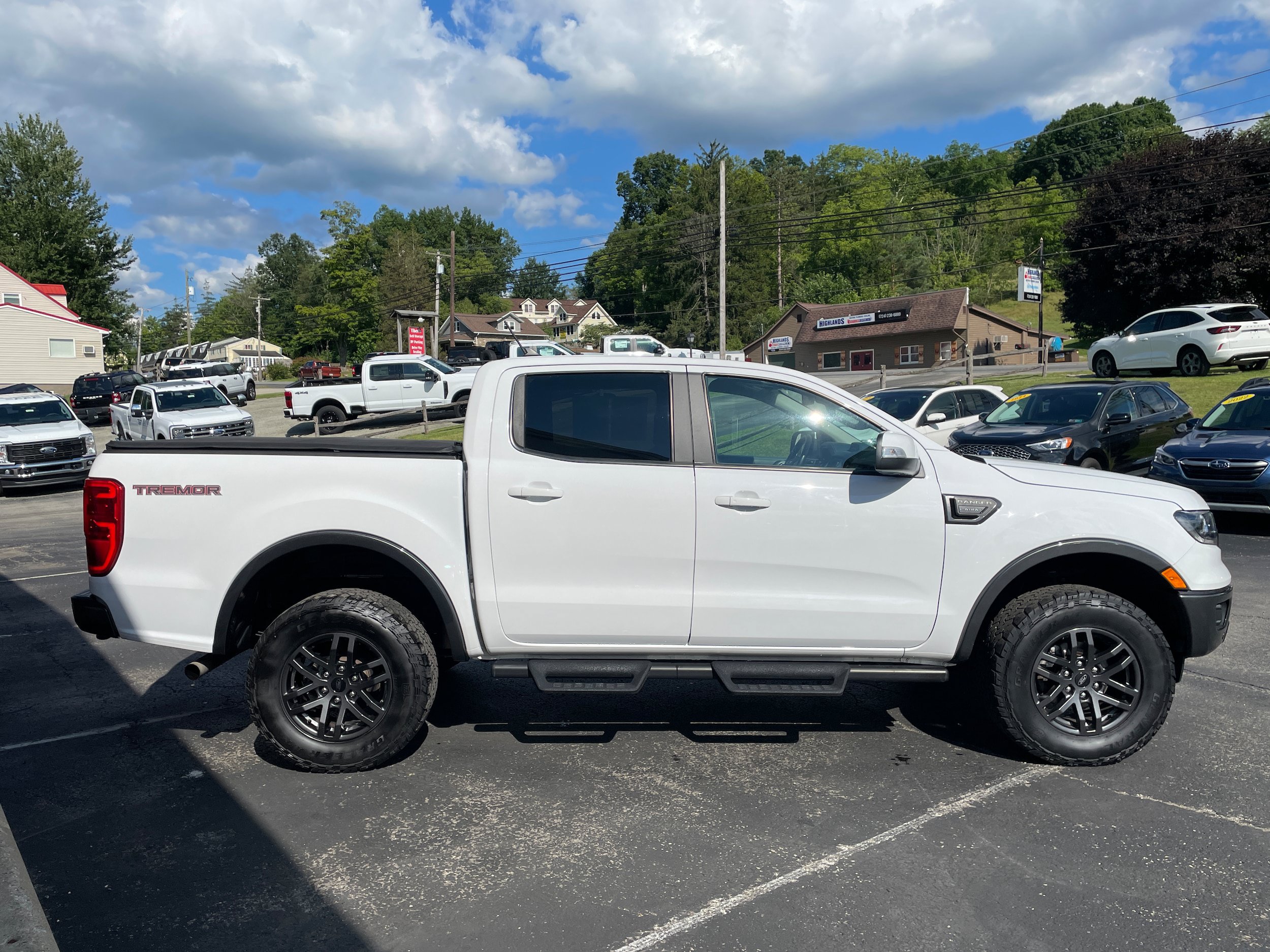 Certified 2023 Ford Ranger Lariat w/ Tremor Off-Road Package AWD/4WD image 4