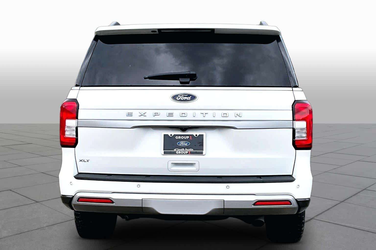 Certified 2024 Ford Expedition XLT RWD image 5