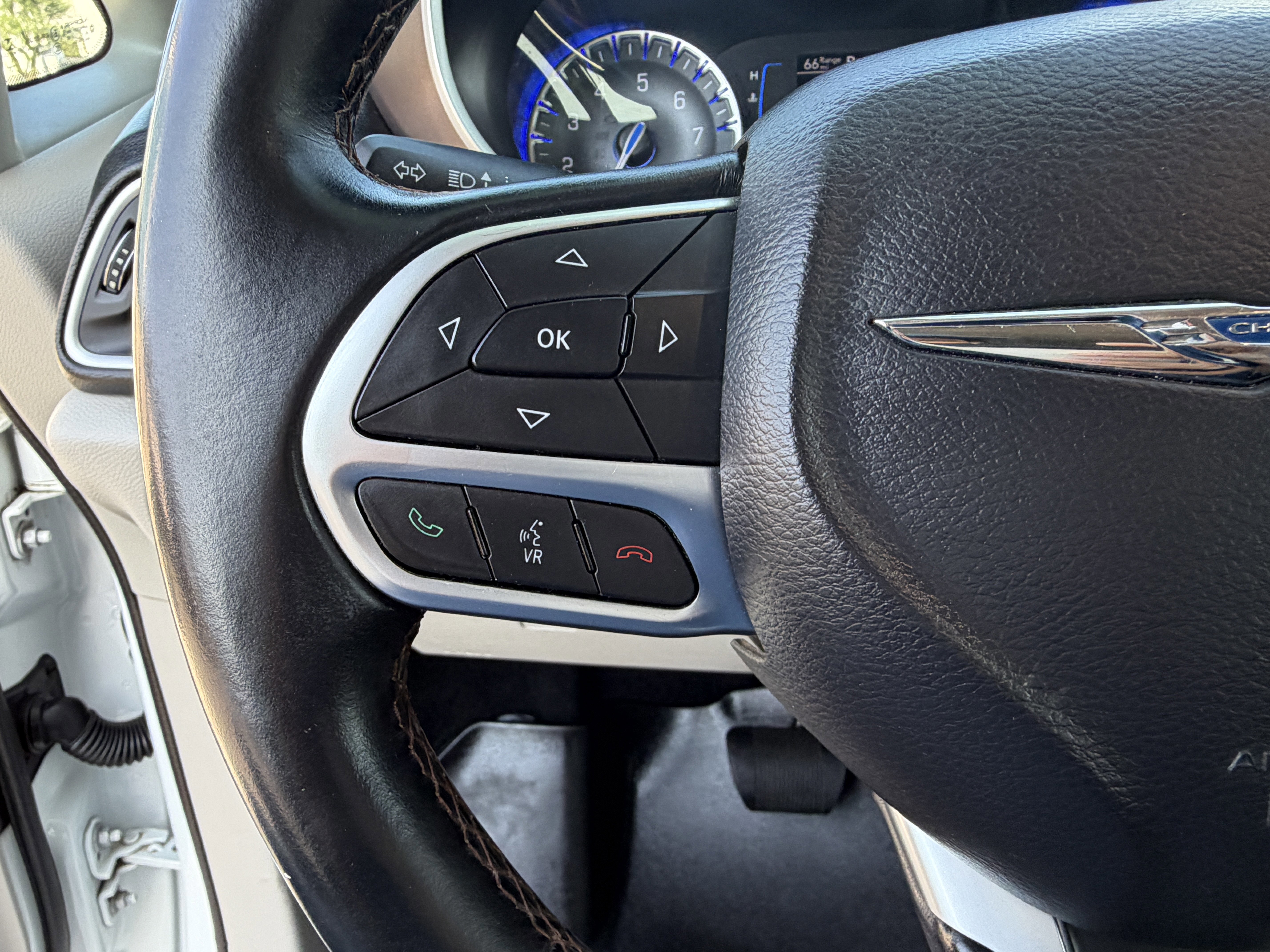 Used 2017 Chrysler Pacifica Touring-L image 16