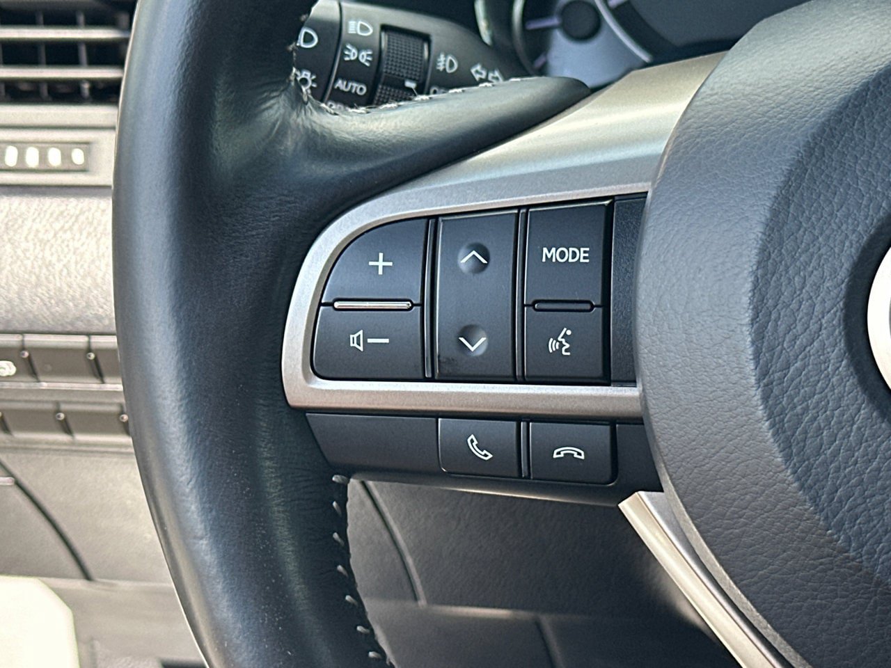 Used 2018 Lexus RX 350L FWD w/ Premium Package image 27