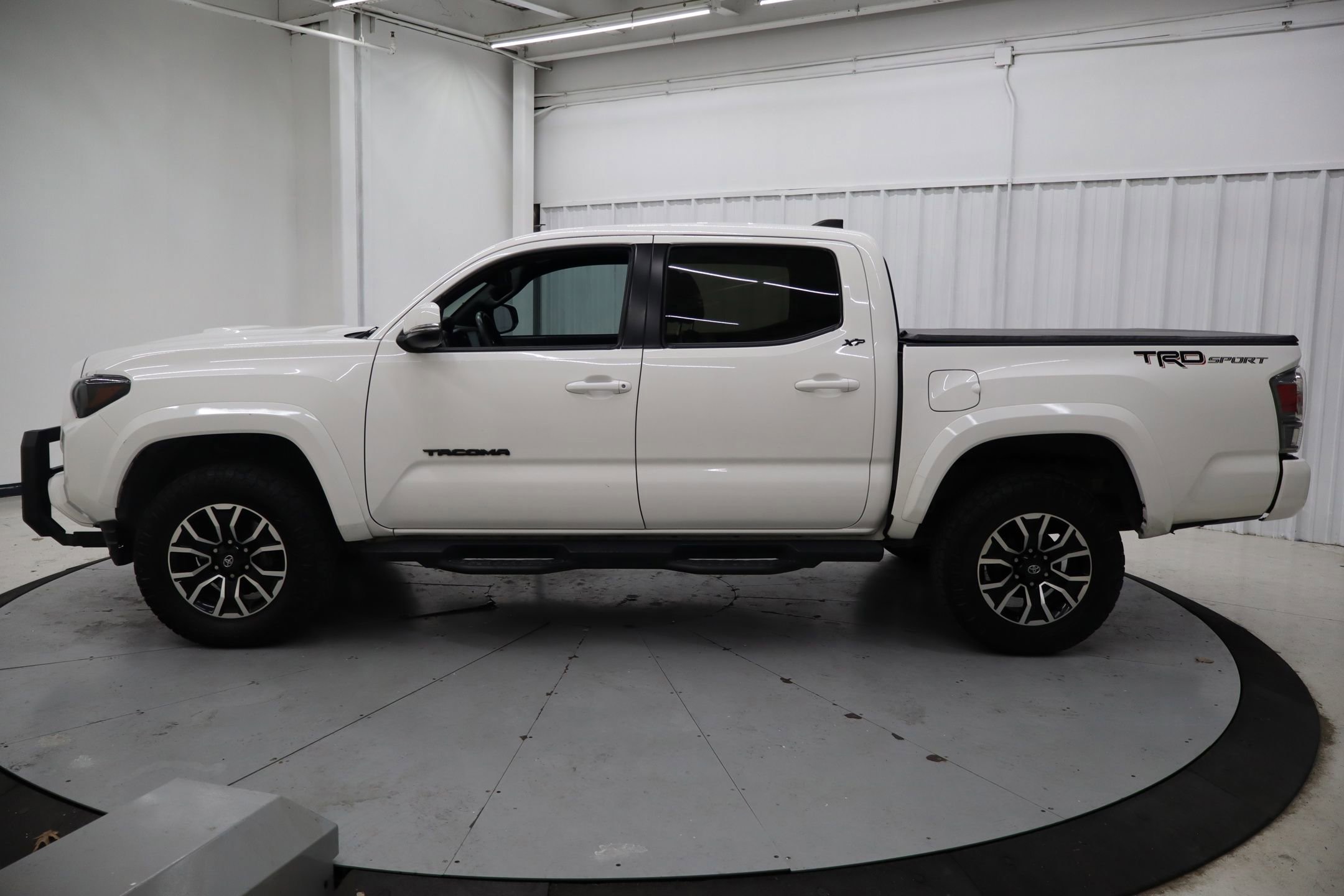 Used 2022 Toyota Tacoma TRD Sport w/ Technology Package image 4