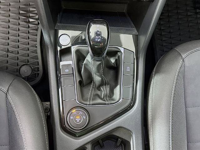 Used 2024 Volkswagen Taos SE w/ Panoramic Sunroof Package AWD/4WD image 18