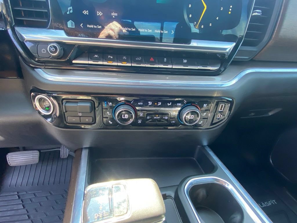Used 2022 Chevrolet Silverado 1500 High Country w/ High Country Premium Package AWD/4WD image 17