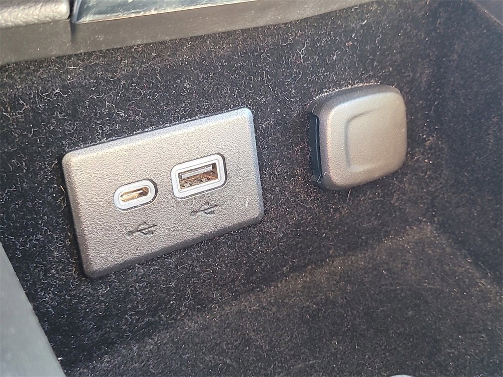 Used 2022 Cadillac XT4 Premium Luxury w/ Safety Alert Package image 25