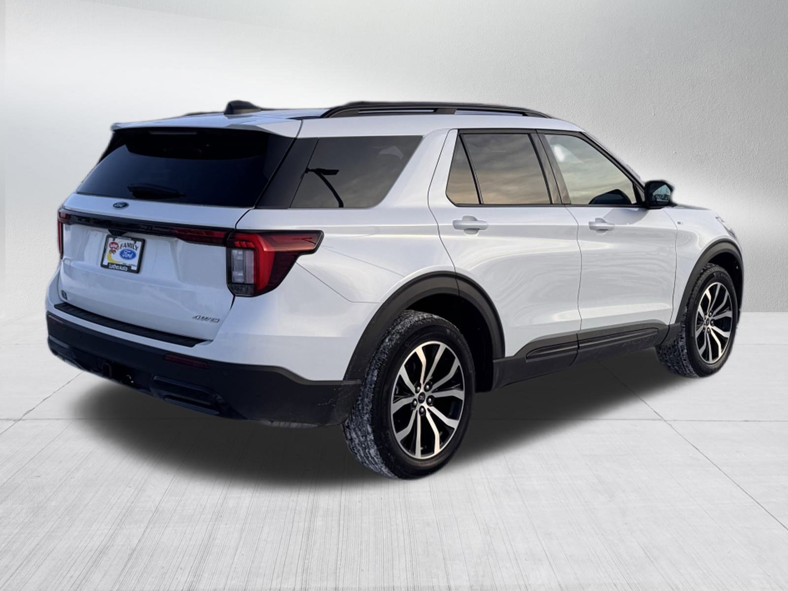 Certified 2025 Ford Explorer ST-Line image 5