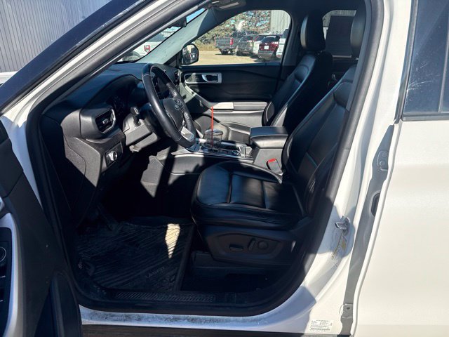 Certified 2021 Ford Explorer XLT w/ Equipment Group 202A AWD/4WD image 3