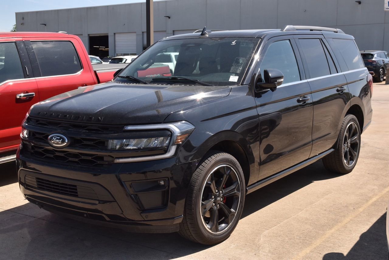 Certified 2023 Ford Expedition Limited image 2