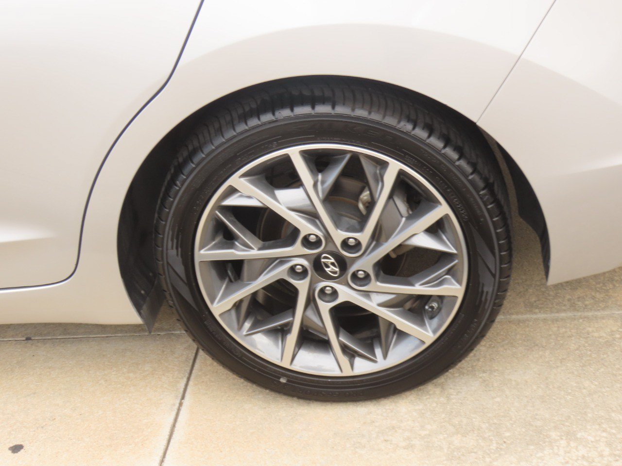 Used 2020 Hyundai Elantra Limited w/ Ultimate Package 03 FWD image 15