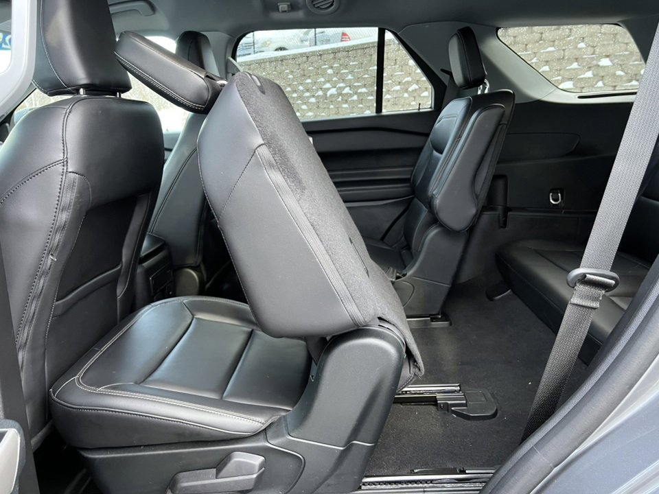 Certified 2023 Ford Explorer XLT w/ Equipment Group 202A image 6