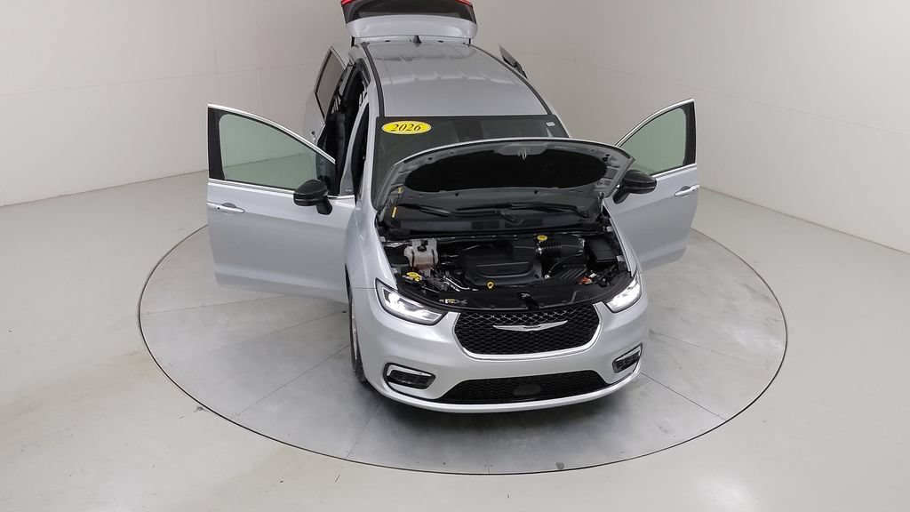 Used 2026 Chrysler Pacifica Select FWD image 43