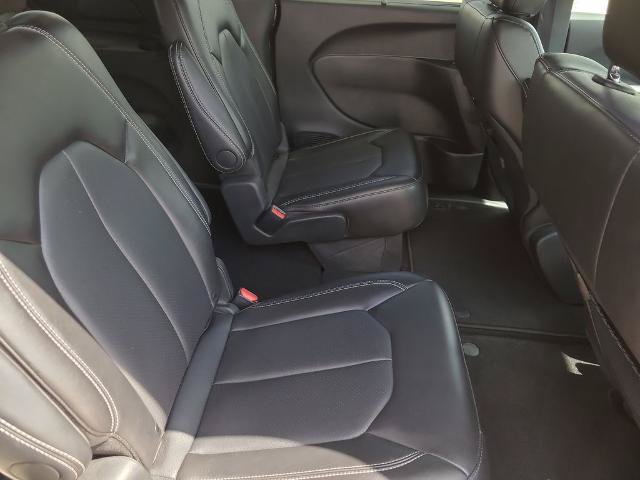 Used 2026 Chrysler Pacifica Select FWD image 12