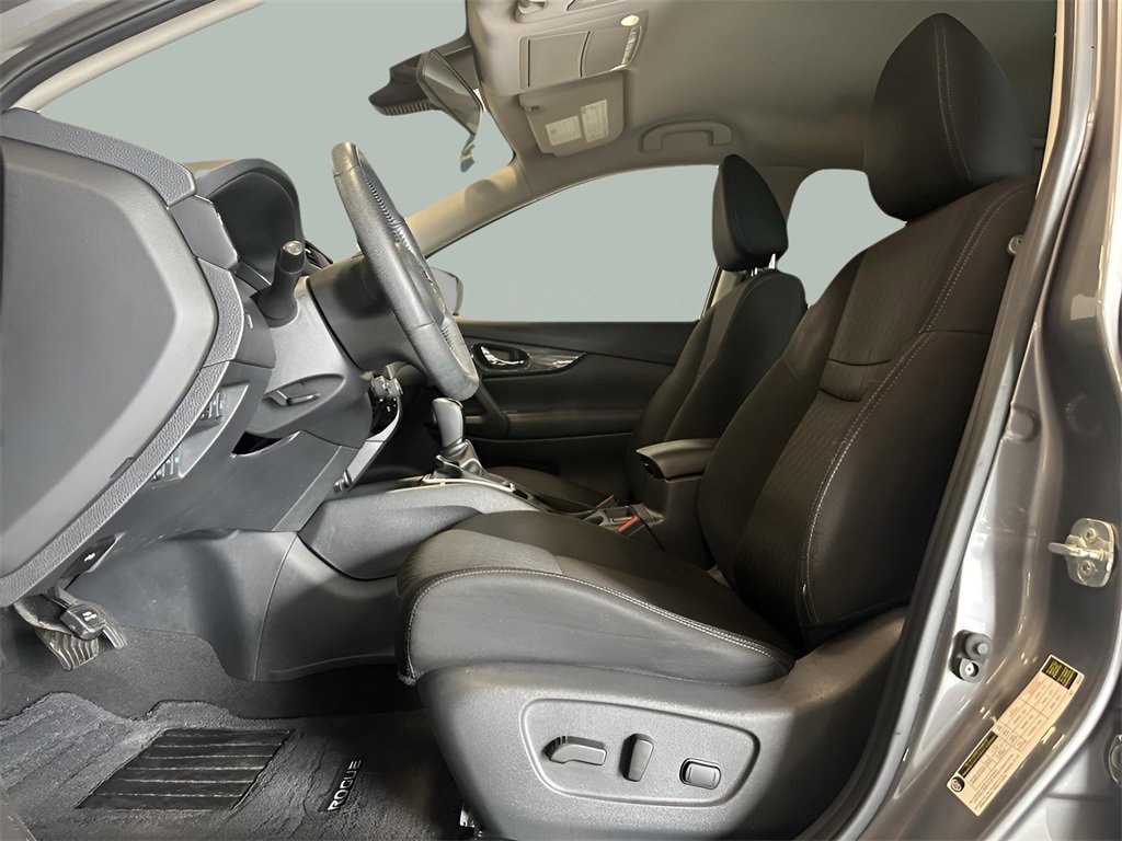 Used 2019 Nissan Rogue SV image 11