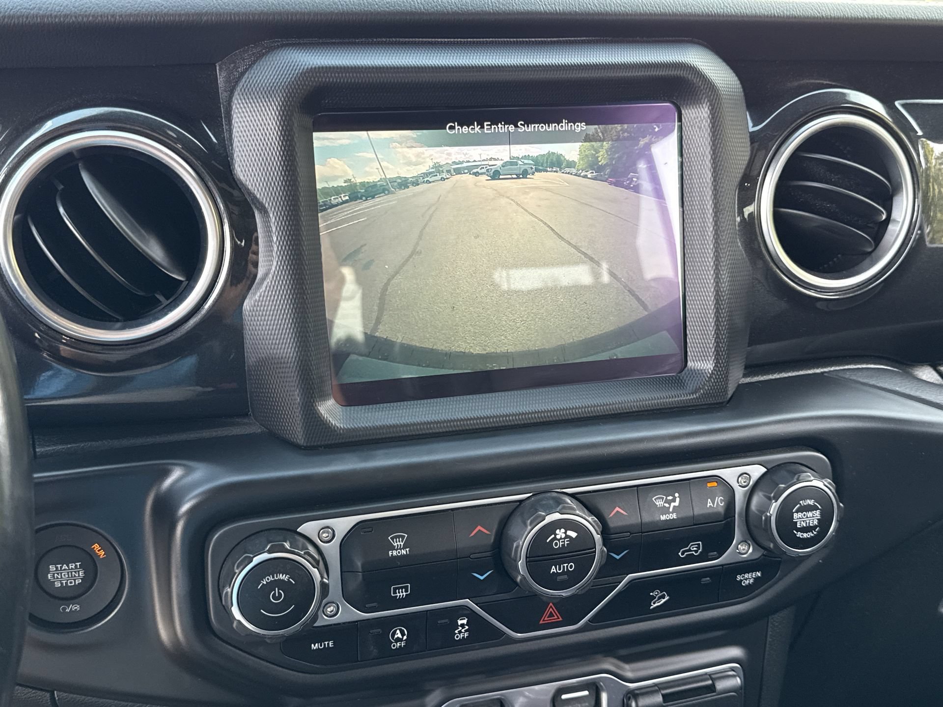 Used 2020 Jeep Wrangler Unlimited Sahara AWD/4WD image 6