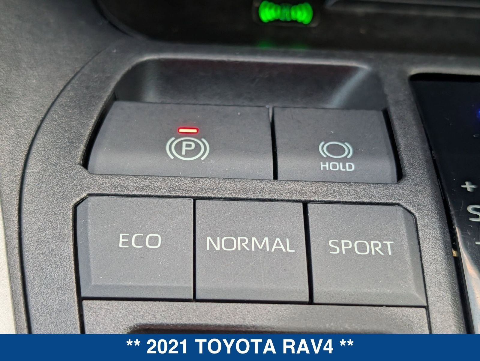Used 2021 Toyota RAV4 LE image 30
