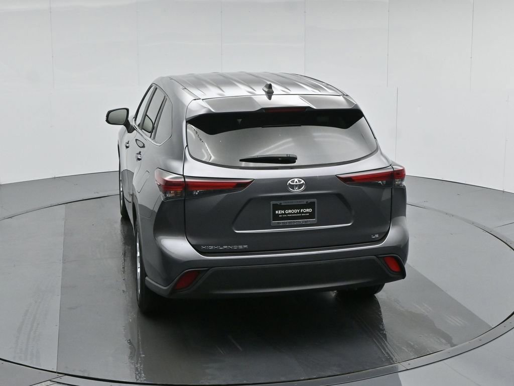 Used 2024 Toyota Highlander LE image 18