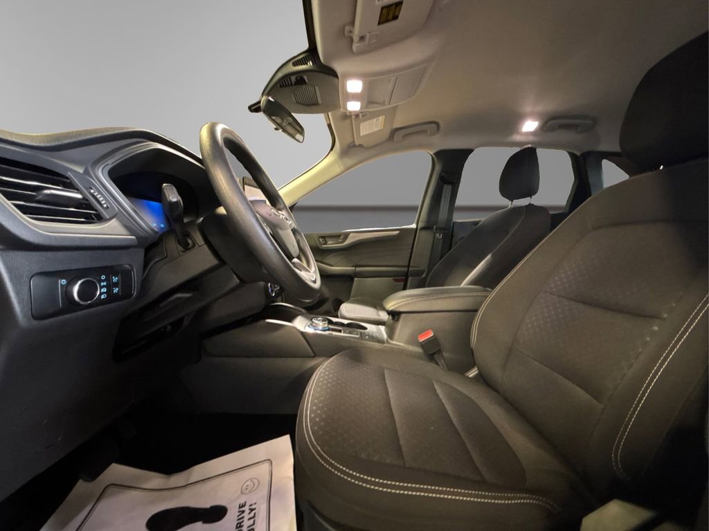 Certified 2025 Ford Escape Active AWD/4WD image 9