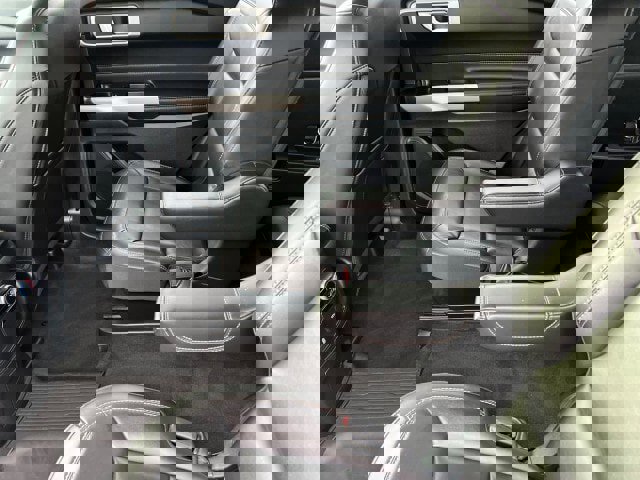 Certified 2022 Ford Explorer XLT w/ Equipment Group 202A image 26